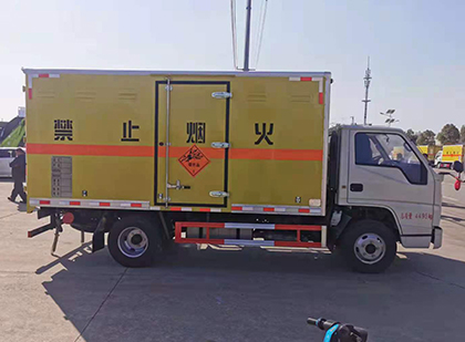 通什镇爆破器材运输车技术升级与安全合规新趋势
